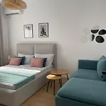 Sunny City Center Apartment